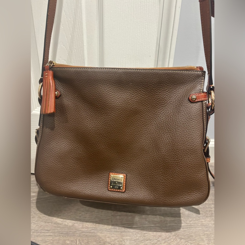 EUC Dooney & Bourke Brown Pebble Grain Hobo Crossbody